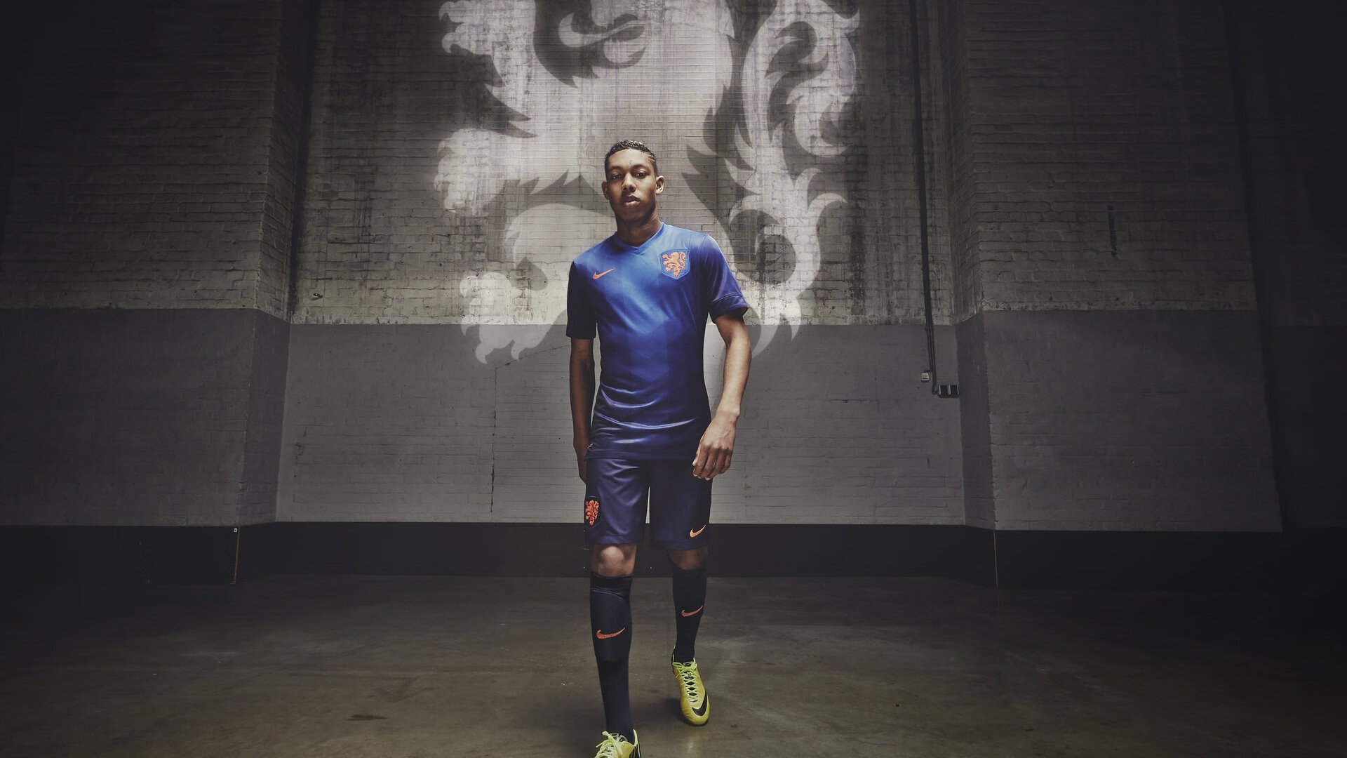 Leyu Sport登录入口-五大联赛的薪资结构对球员流动性的影响，五大联赛最高年薪